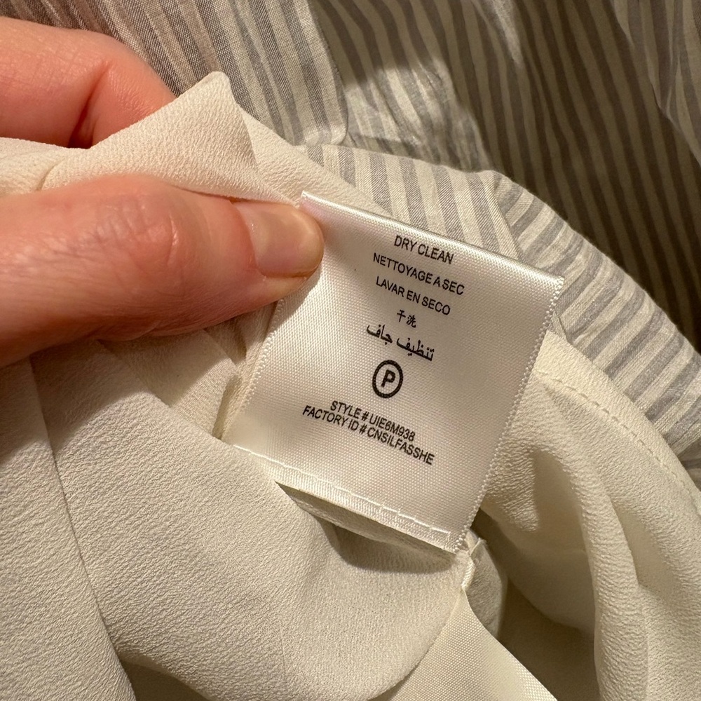 BCBG Maxazira Pinstripe V-Neck Dress Size 6 - Picture 8 of 9